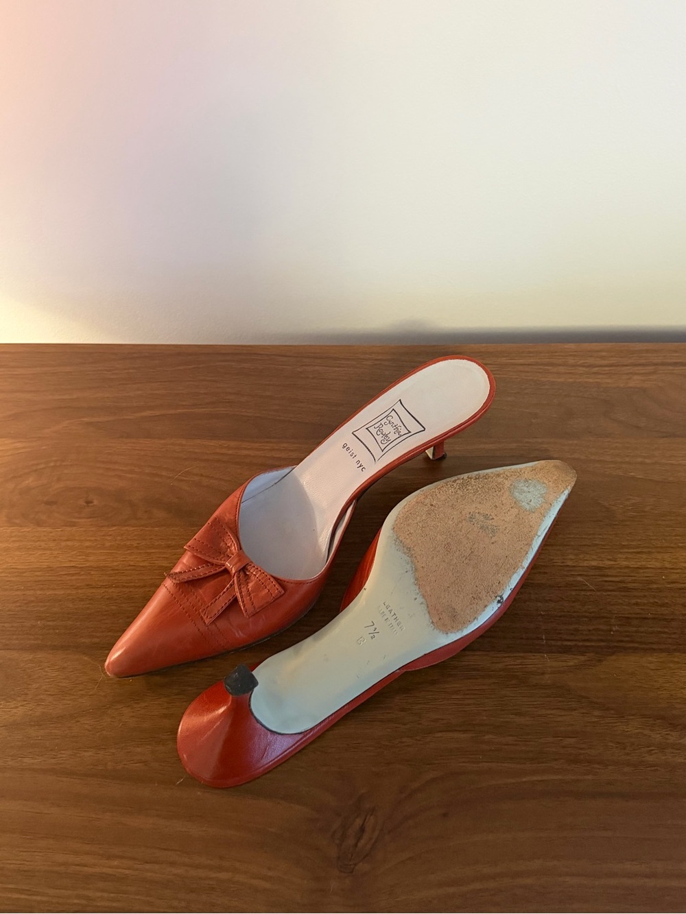 Vintage Cynthia Rowley Leather Bow Pointed Toe Kitten Heel Mules Size 7.5 - Picture 2 of 4